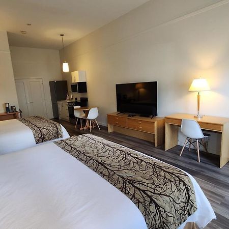 The Cedars Inn Hotel & Convention Centre Gibsons Buitenkant foto