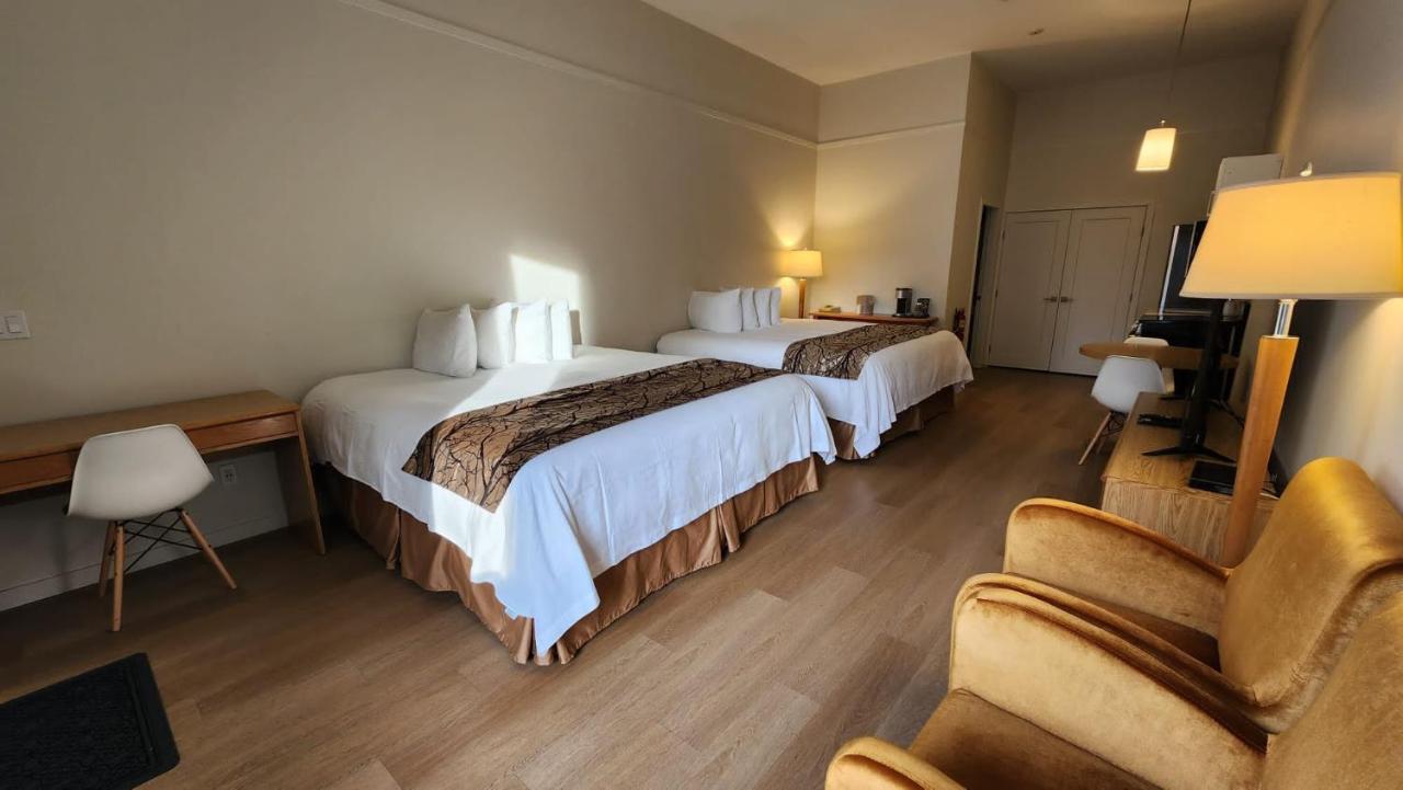 The Cedars Inn Hotel & Convention Centre Gibsons Buitenkant foto