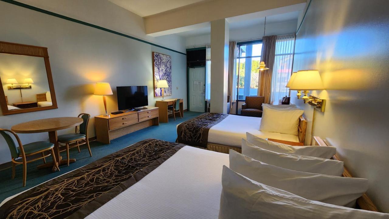 The Cedars Inn Hotel & Convention Centre Gibsons Buitenkant foto