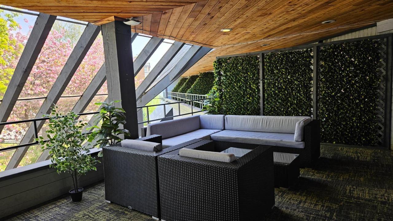 The Cedars Inn Hotel & Convention Centre Gibsons Buitenkant foto
