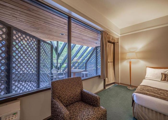 The Cedars Inn Hotel & Convention Centre Gibsons Buitenkant foto