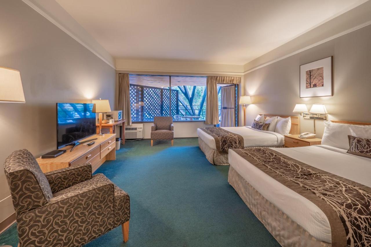 The Cedars Inn Hotel & Convention Centre Gibsons Buitenkant foto